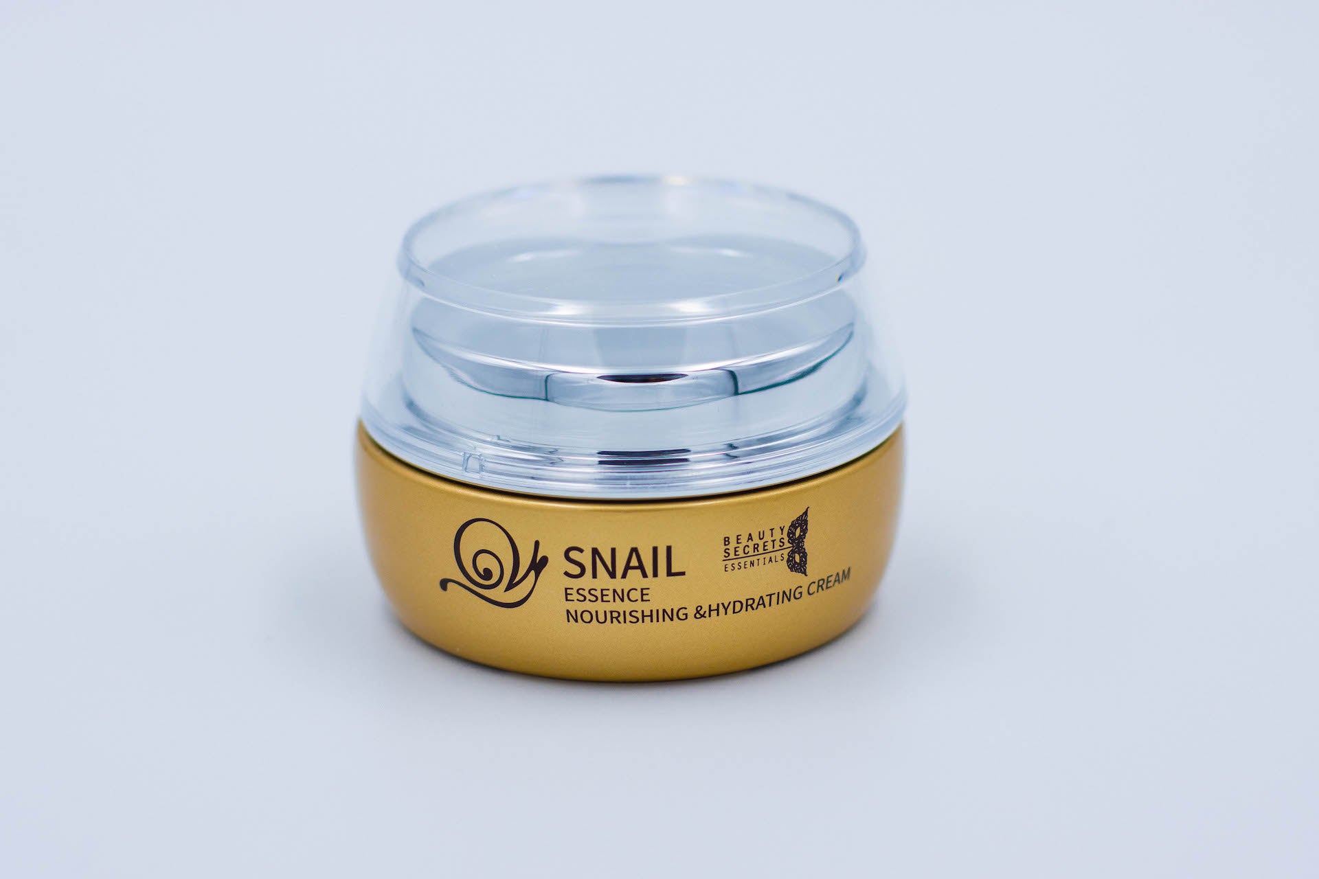 Gold jar with transparent lid of hydrating cream that makes skin smooth.